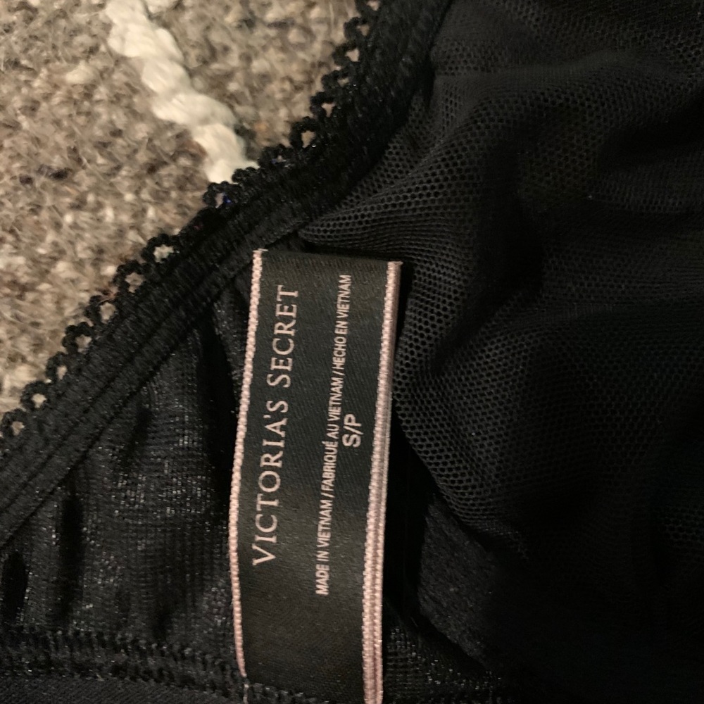 Victoria Secret - Picture 4 of 4
